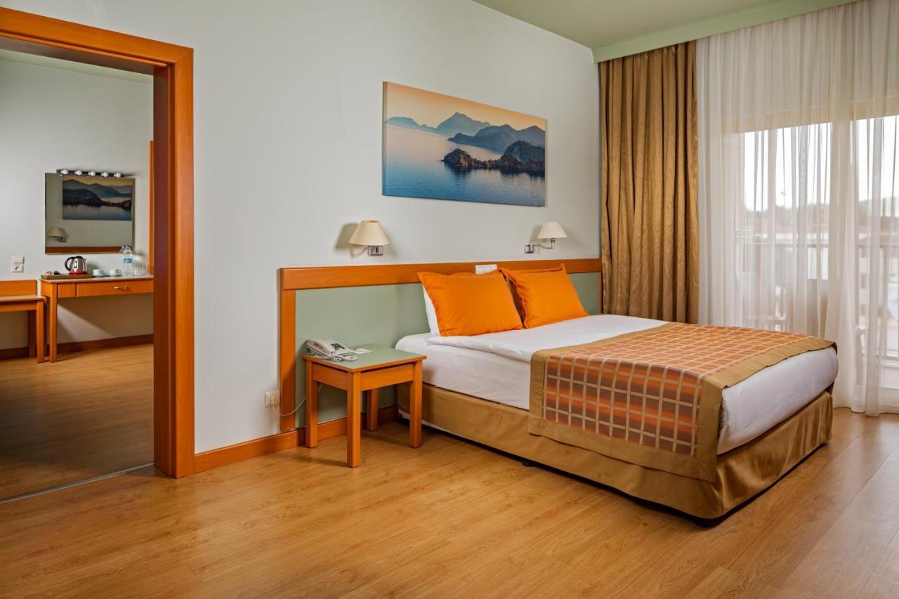 Aqi Hydros Club Hotel Kemer Exterior photo A bedroom in a hotel