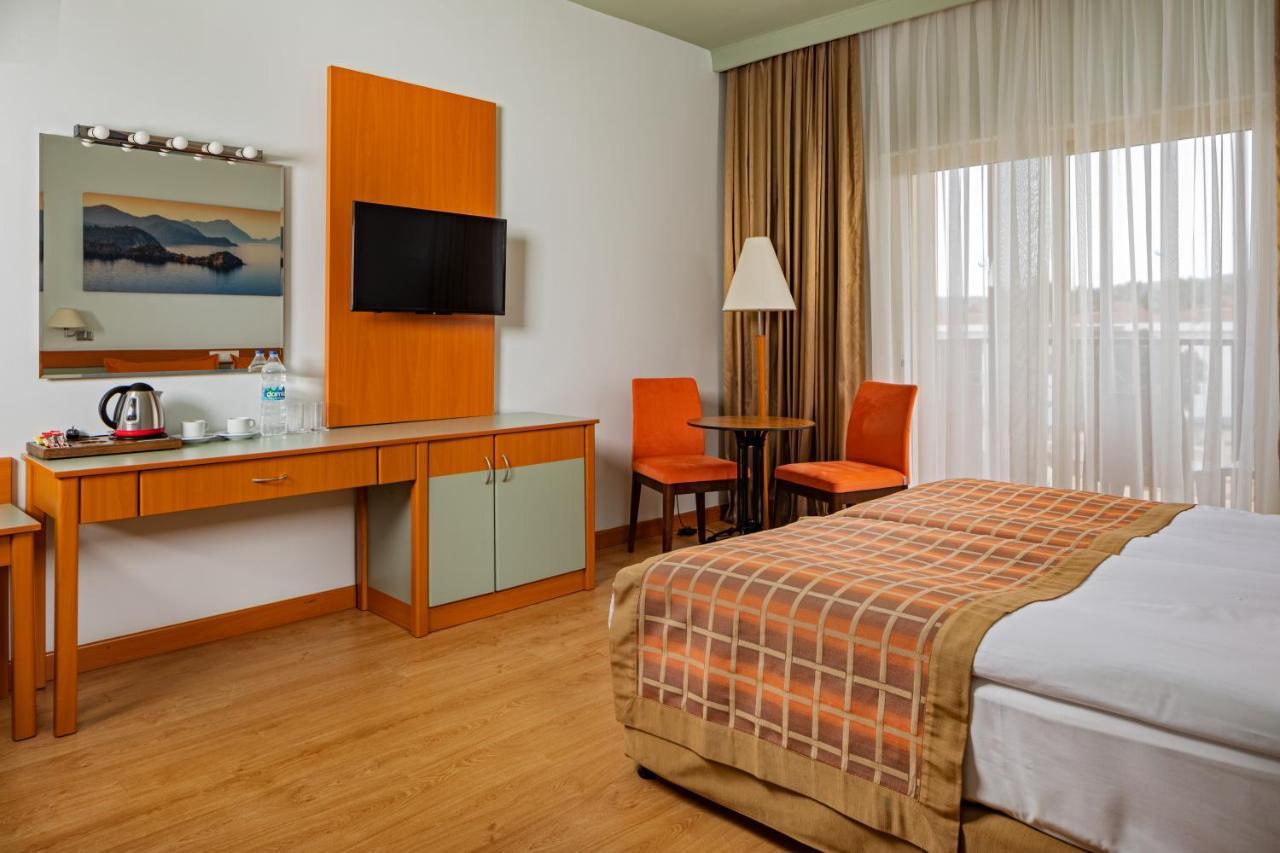 Aqi Hydros Club Hotel Kemer Exterior photo A room at the hotel